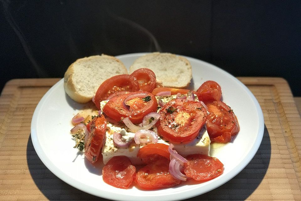 Schafskäse mit Tomaten aus dem Ofen