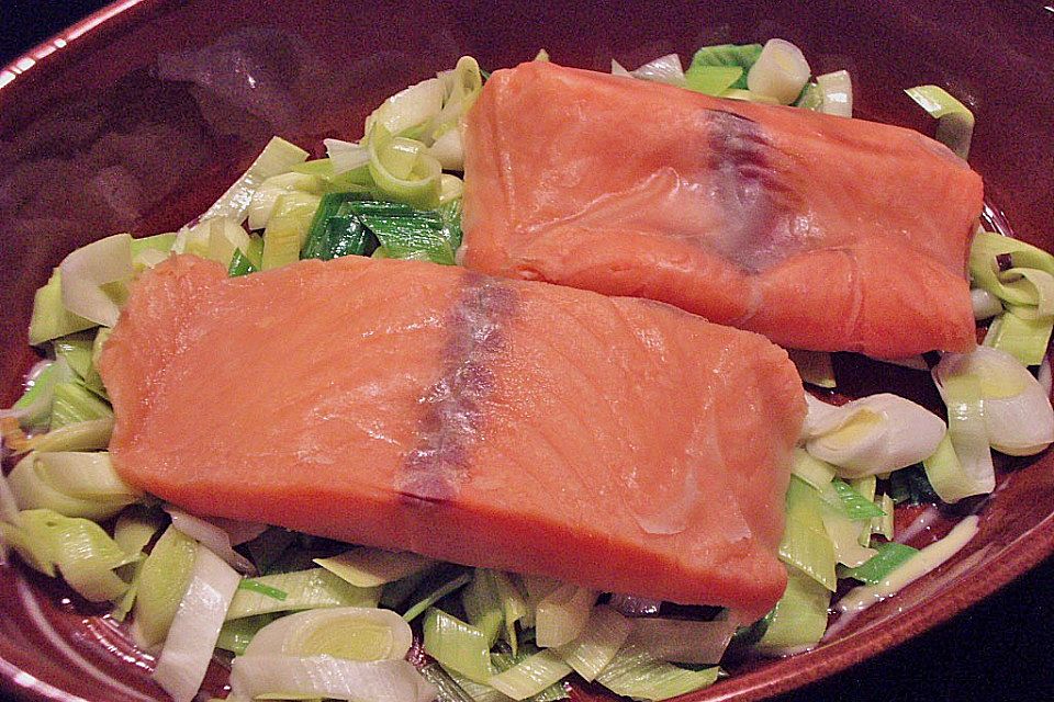 Lachs auf Sahnelauch