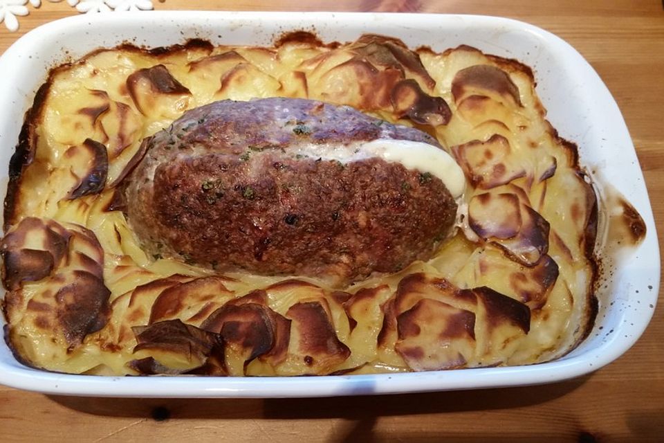 Hackbraten mit Käsefüllung