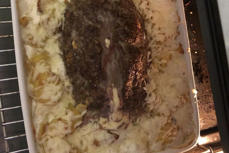 Hackbraten mit Käsefüllung