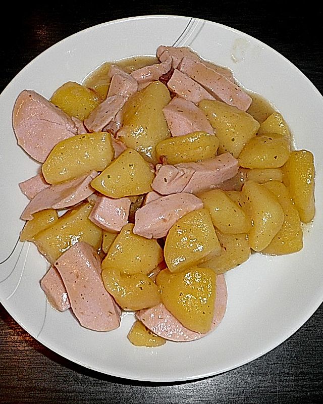 Gedämpfte Kartoffeln mit Fleischwurst