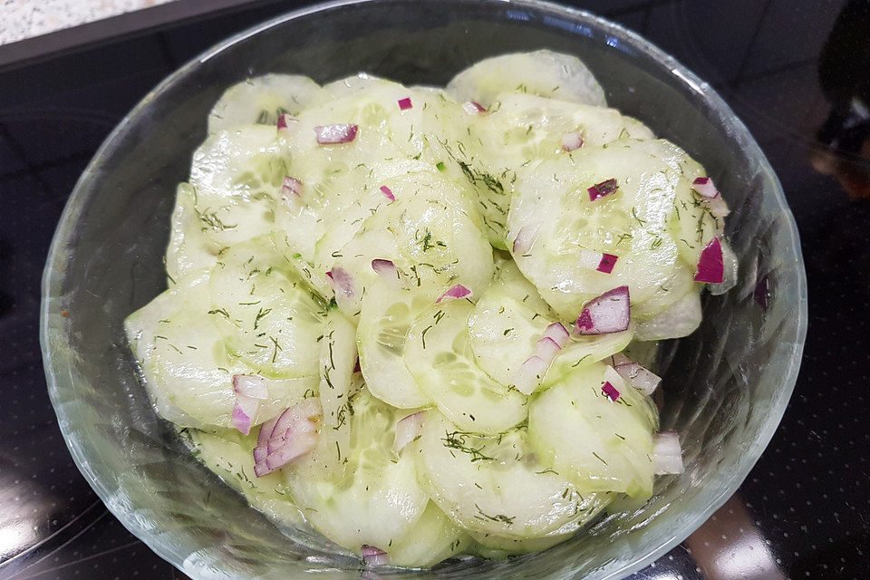 Gurkensalat mit Dill