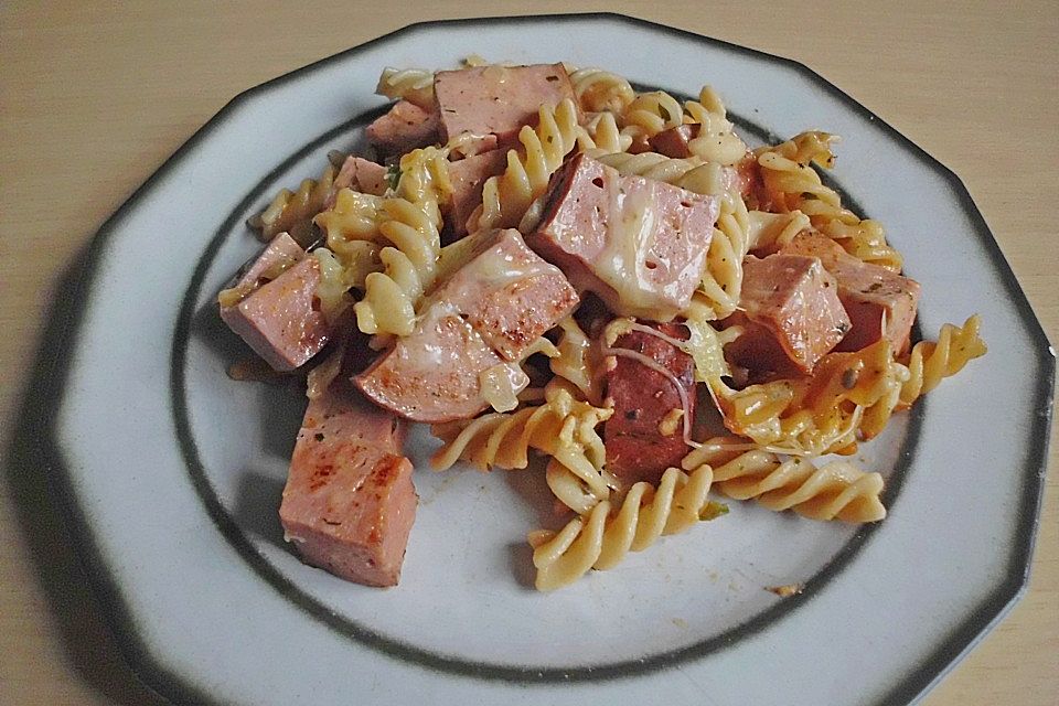 Nudelauflauf mit Fleischkäse