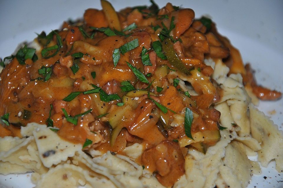 Tagliatelle in Zucchini - Pfifferling - Rahmsoße