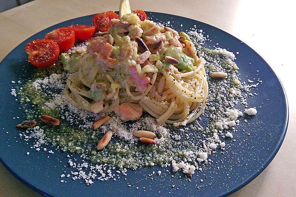 Spaghetti mit Lachs - Avocado - Sauce