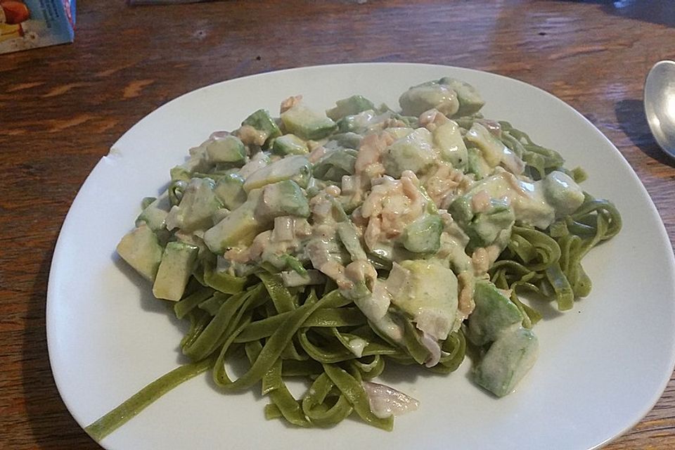 Spaghetti mit Lachs - Avocado - Sauce Spaghetti mit Lachs - Avocado - Sauce