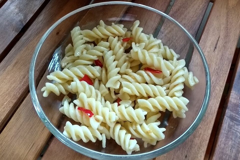 Penne Salat mit Peperoni