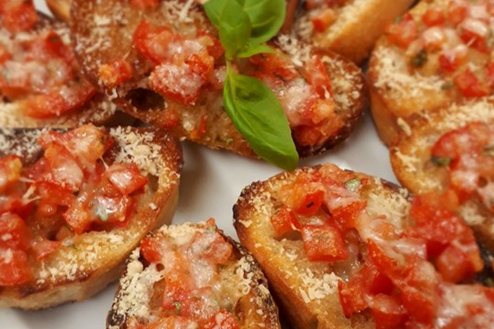 Bruschetta mit Tomaten und Pecorino