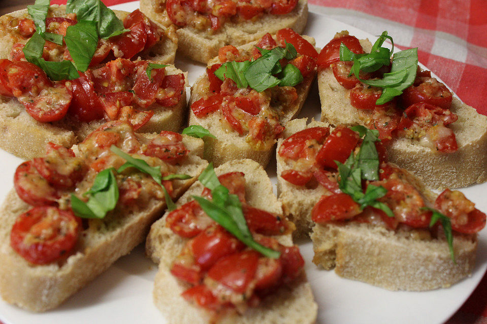 Bruschetta mit Tomaten und Pecorino