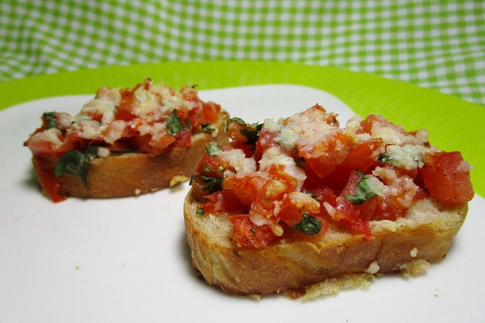 Bruschetta mit Tomaten und Pecorino