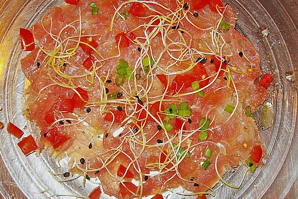 Thunfisch - Carpaccio mit Limone, Olivenöl und gehobeltem Parmesan