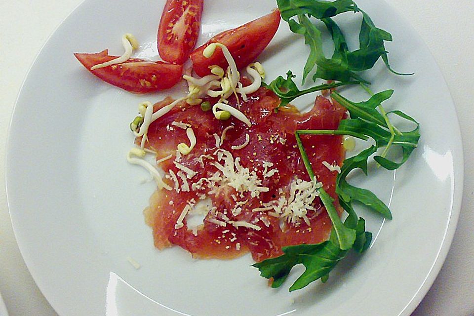 Thunfisch - Carpaccio mit Limone, Olivenöl und gehobeltem Parmesan