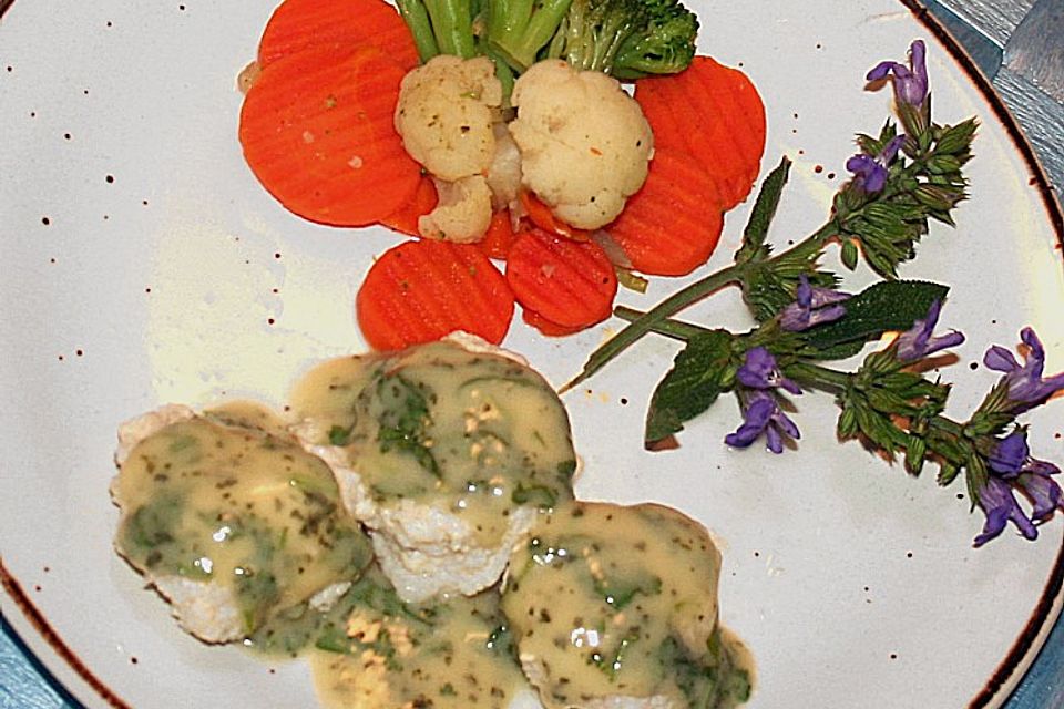 Feine Fischklößchen mit Zitronen - Kerbel - Sauce