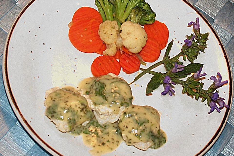 Feine Fischklößchen mit Zitronen - Kerbel - Sauce