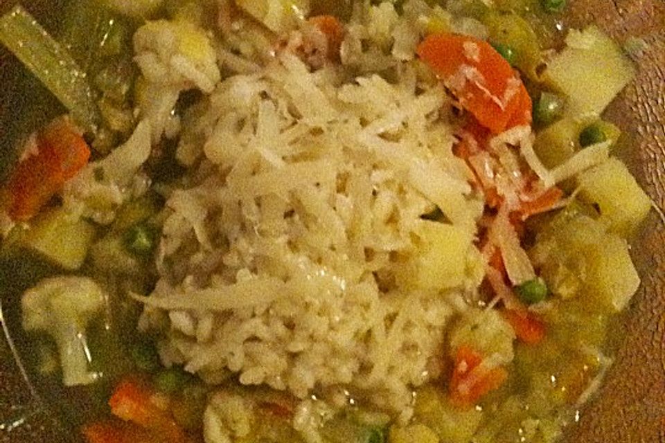 Minestrone mit Reis, Erbsen und Cannellini