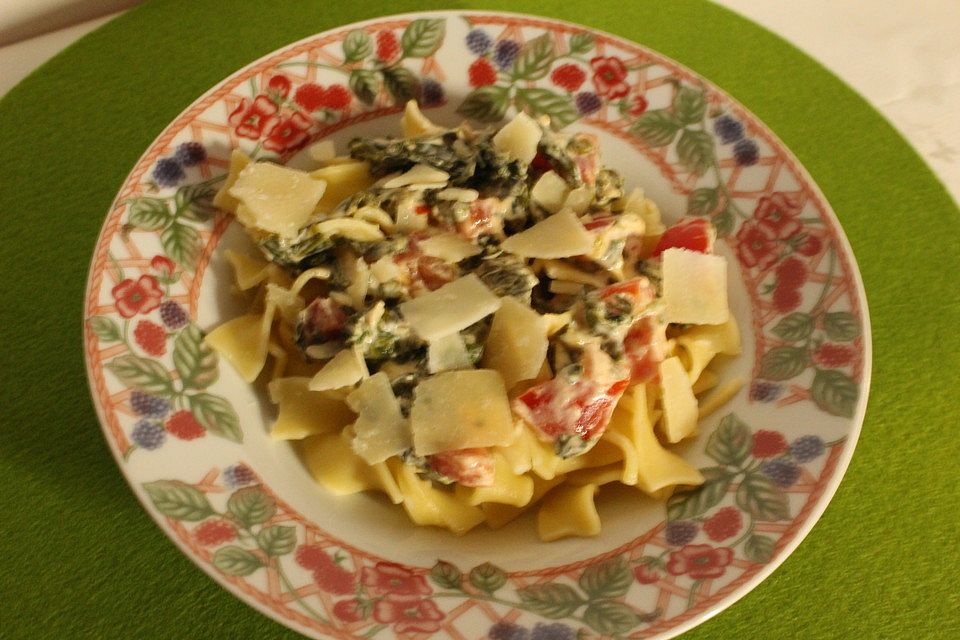 Bandnudeln mit Bärlauch - Tomatensauce Bandnudeln mit Bärlauch - Tomatensauce