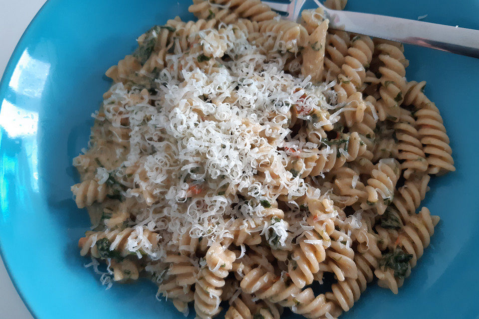 Bandnudeln mit Bärlauch - Tomatensauce Bandnudeln mit Bärlauch - Tomatensauce