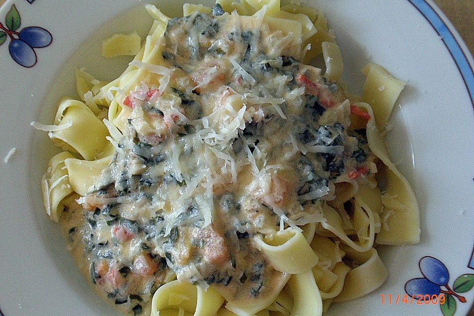 Bandnudeln mit Bärlauch - Tomatensauce Bandnudeln mit Bärlauch - Tomatensauce
