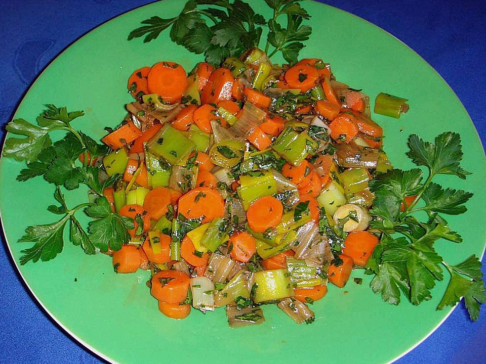 Möhren - Lauch - Salat von AnnaMariaRV238 | Chefkoch
