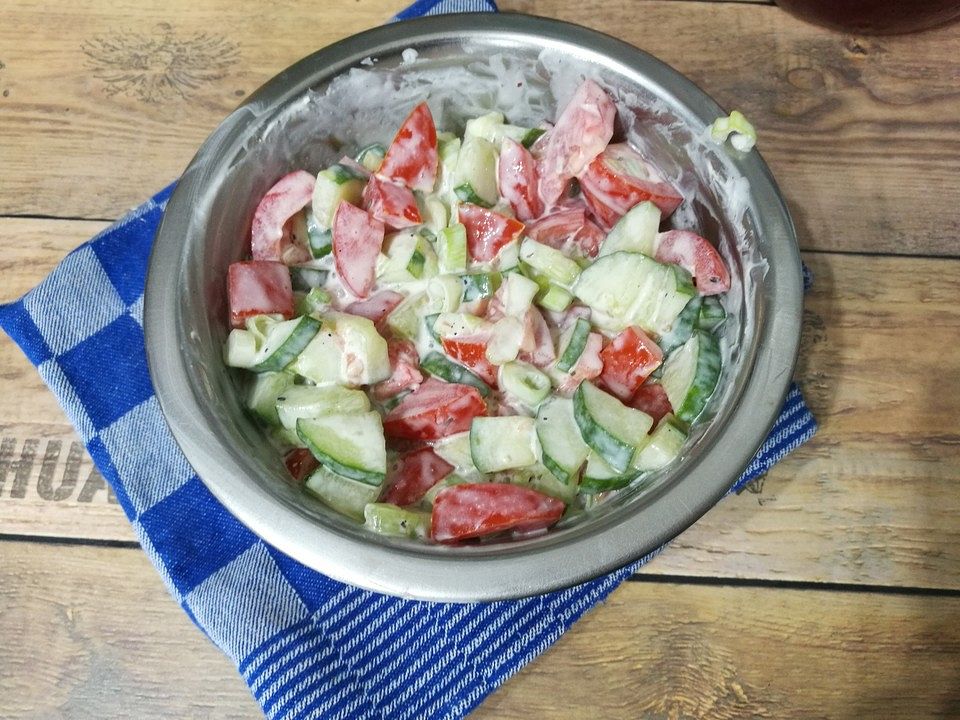 Tomaten - Gurken - Salat mit Joghurt, indisch von schnickschnack | Chefkoch