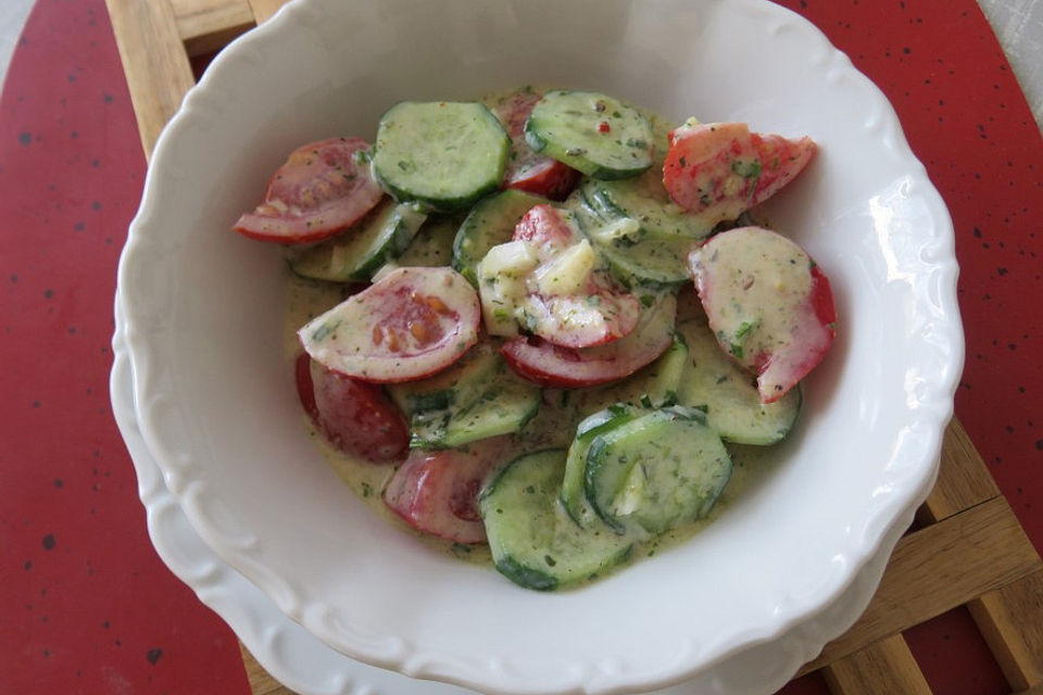 Tomaten - Gurken - Salat mit Joghurt, indisch