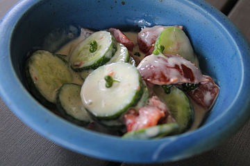 Tomaten - Gurken - Salat mit Joghurt, indisch