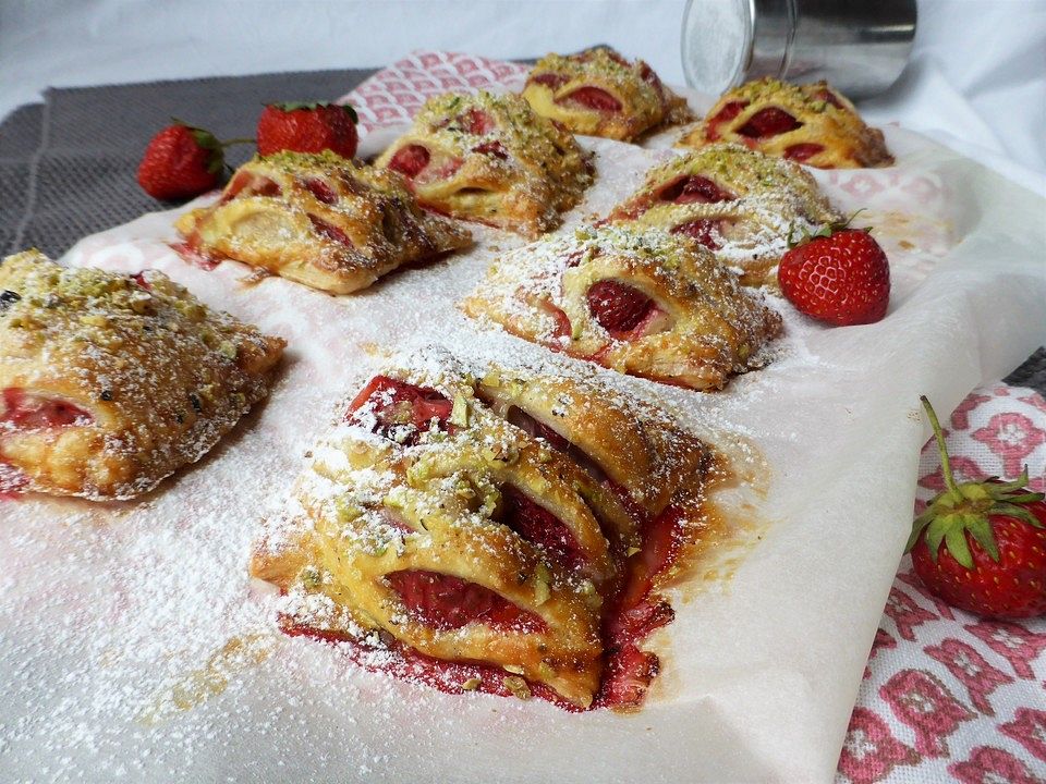 Blätterteigtaschen mit Pudding - Erdbeer - Füllung von keks02 | Chefkoch