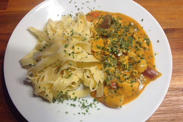 Puten-Sahne-Gulasch auf Bandnudeln von meggidom | Chefkoch