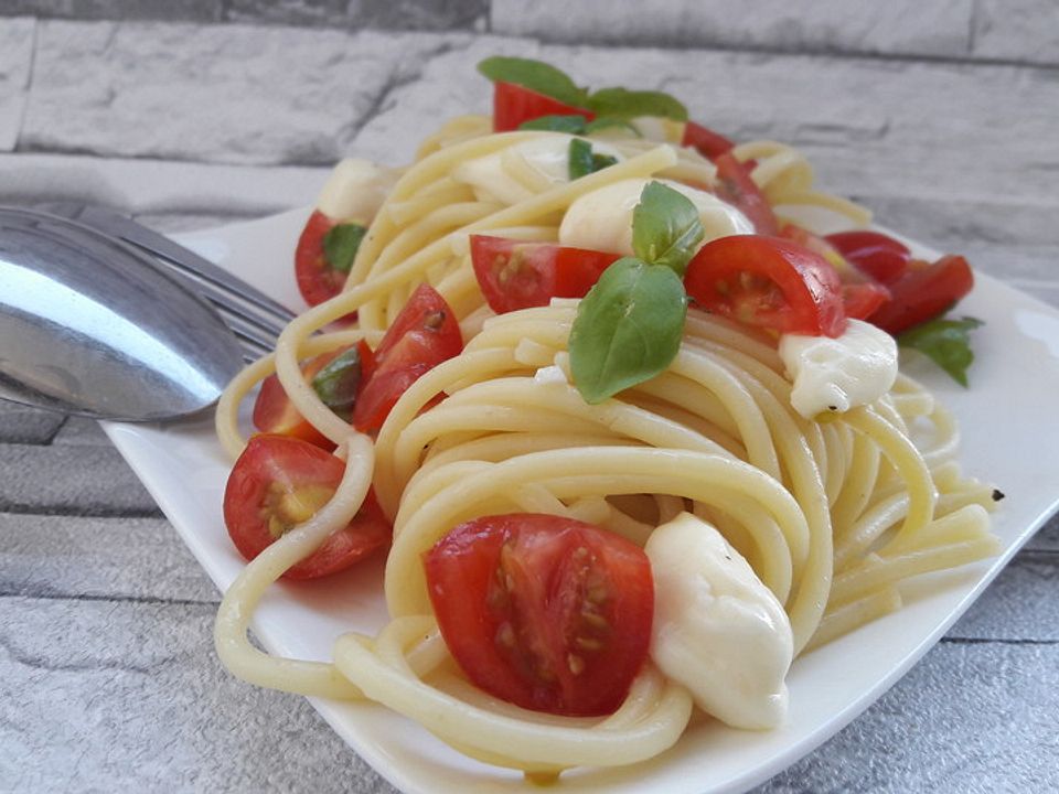 Tomaten-Mozzarella-Nudeln von Madlen24| Chefkoch