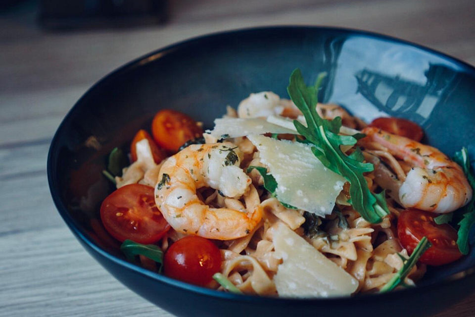 Nudeln mit Rucola - Weißwein - Soße