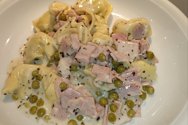 Tortellini in Schinken - Sahne - Soße von Sannysheep1| Chefkoch