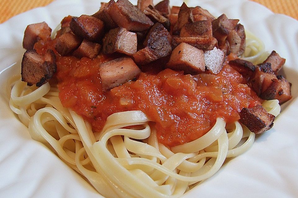 Nudeln mit selbstgemachter Tomatensoße