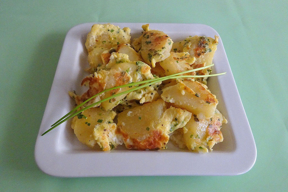 Geröstete Knödel mit Ei