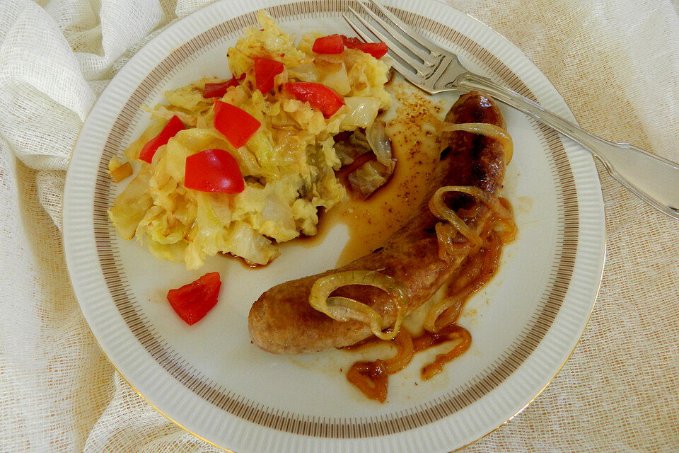 Wirsing-Stampfkartoffeln mit Bratwürstchen Wirsing-Stampfkartoffeln mit Bratwürstchen