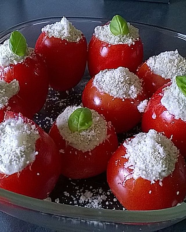 Tomaten mit Basilikumfüllung