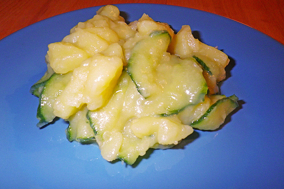 Nickys bayerischer Kartoffelsalat mit Gurke