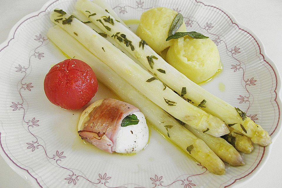 Spargel mit Mozzarella-Schinken-Päckchen