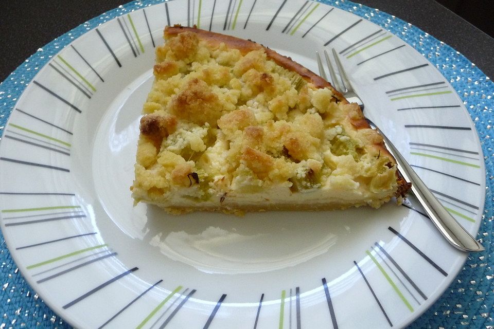 Quark - Streusel - Kuchen mit Rhabarber