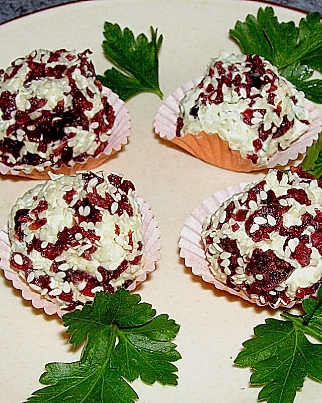 Frischkäsekugeln mit getrockneten Cranberries