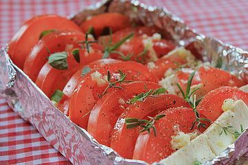 Tomate mit Feta vom Grill