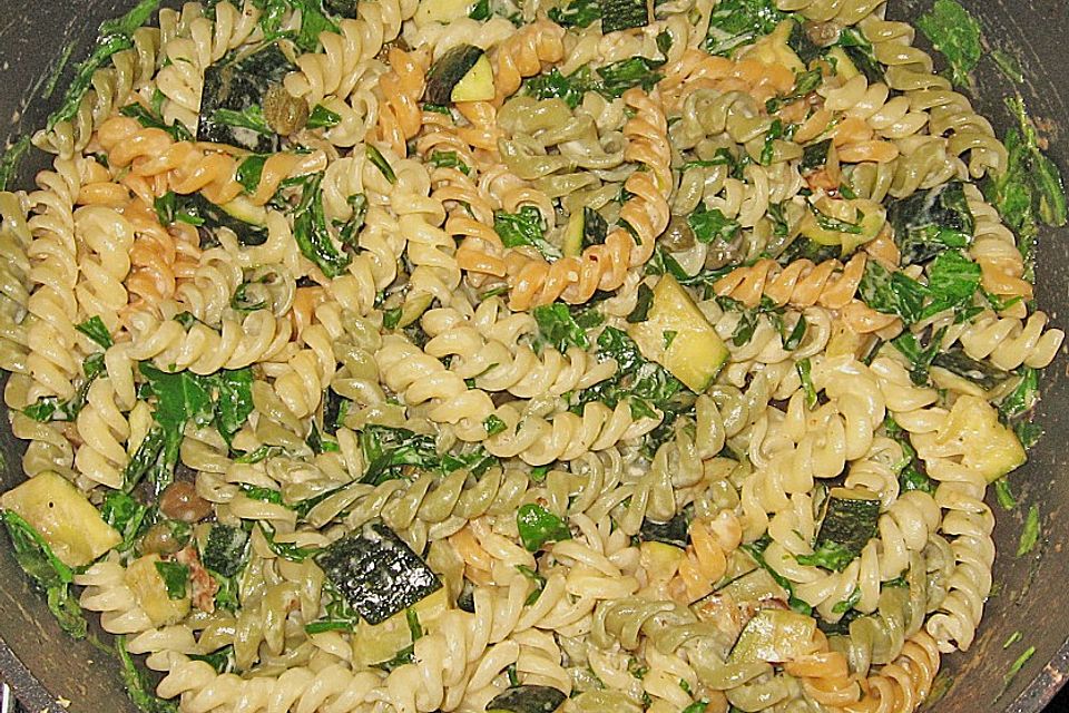 Nudeln mit Rucola - Zucchini