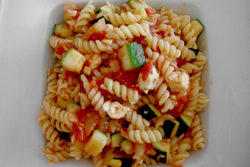 Pasta mit Schafskäse - Tomaten - Sauce