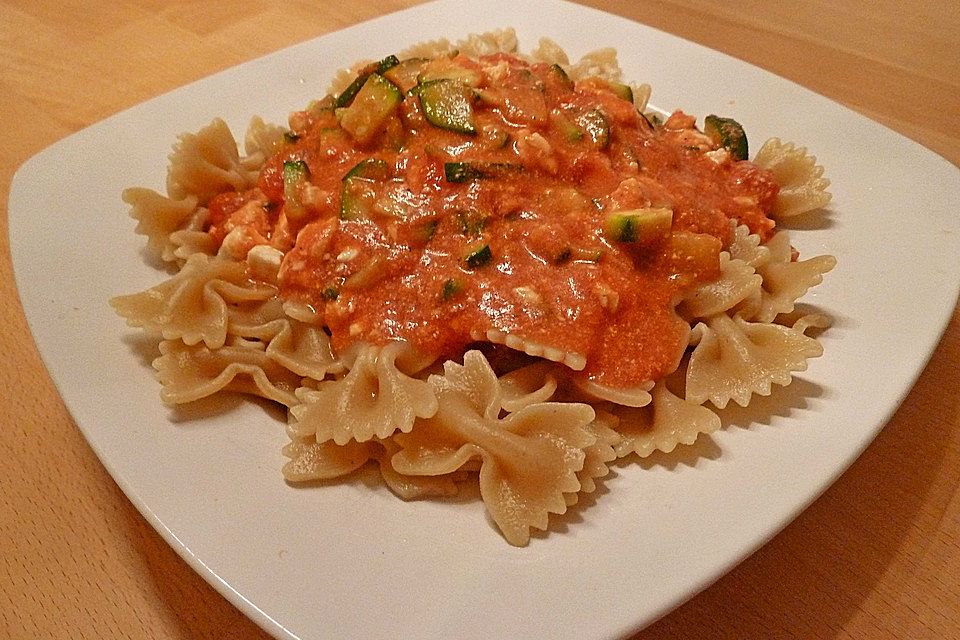 Pasta mit Schafskäse - Tomaten - Sauce