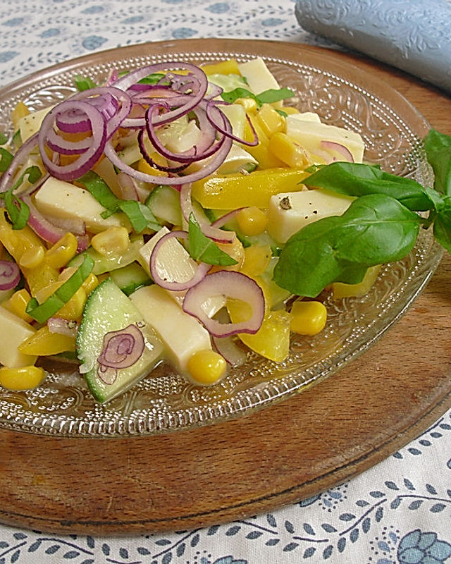 Gemischter Salat mit Käse