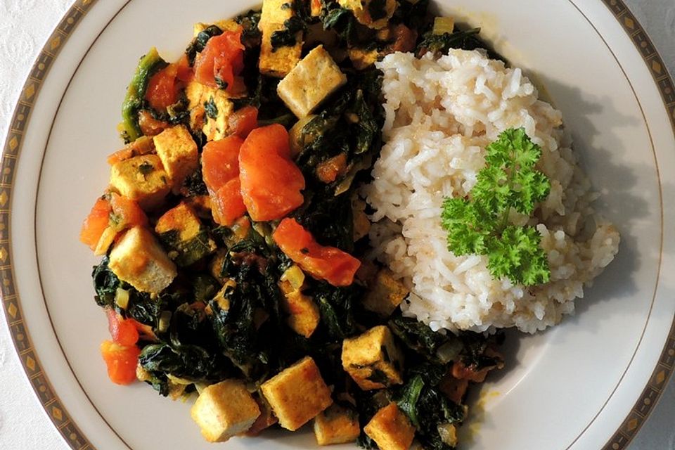 Tofu mit indischem Spinat