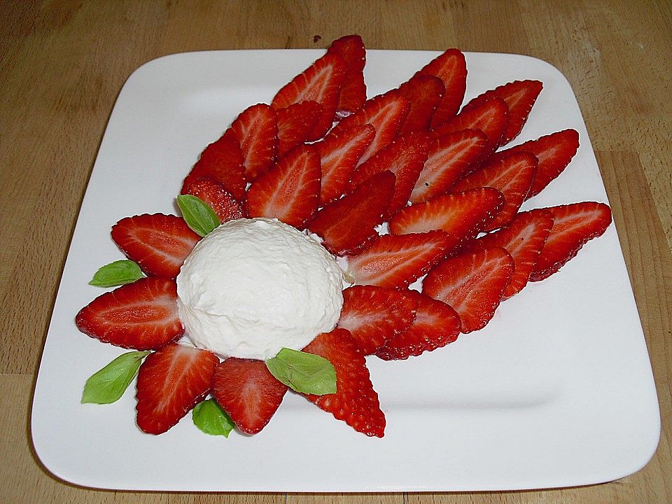 Erdbeercarpaccio mit Kokoscreme von kangoo| Chefkoch