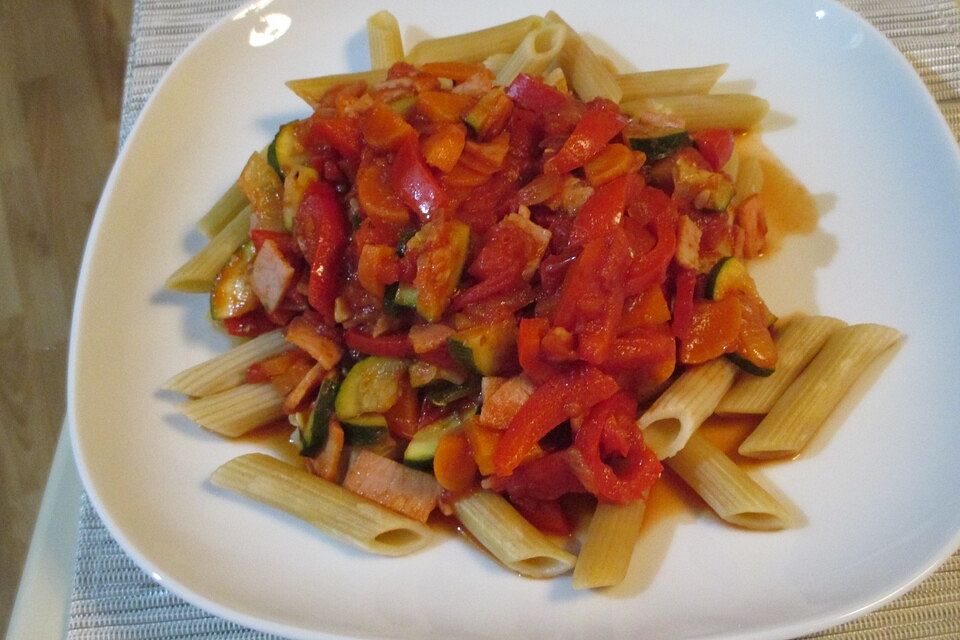 Tomatensauce mit Gemüse