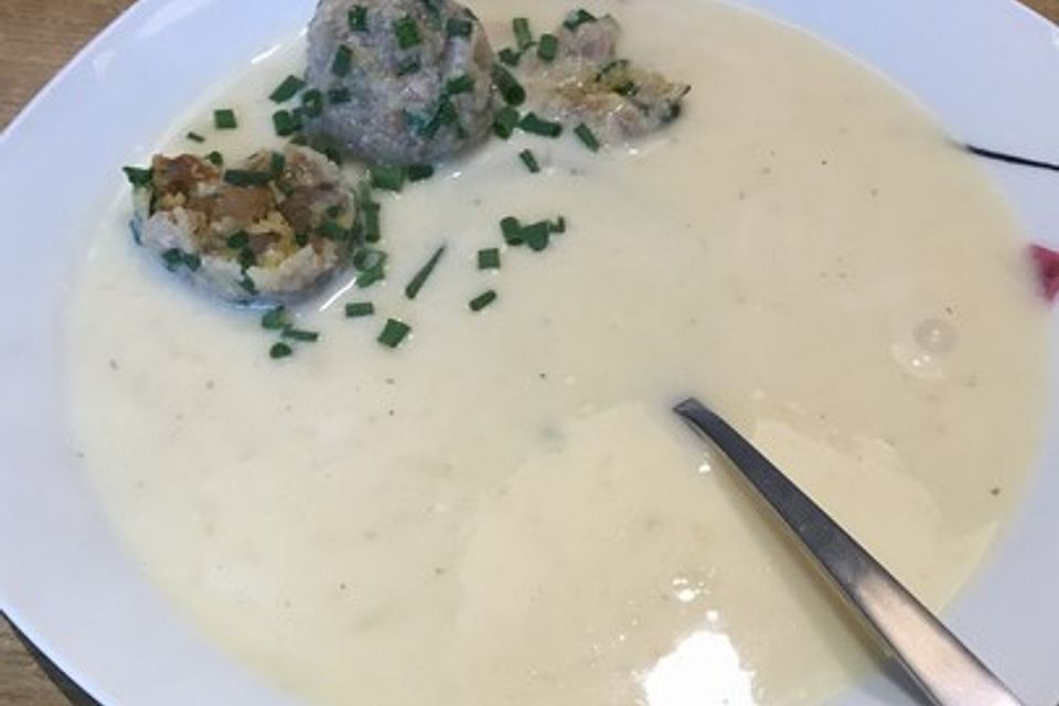 Biercremesuppe mit Grammelknöderln