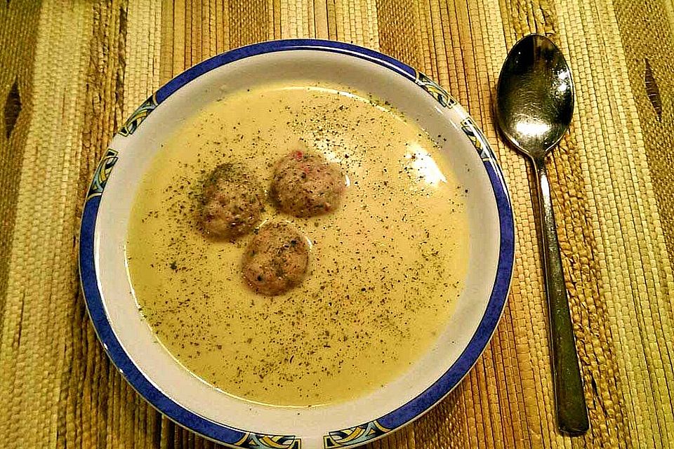 Biercremesuppe mit Grammelknöderln