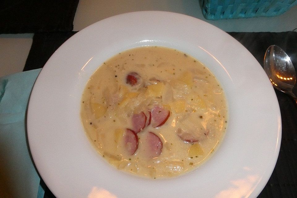 Zwiebelsuppe mit Cabanossi